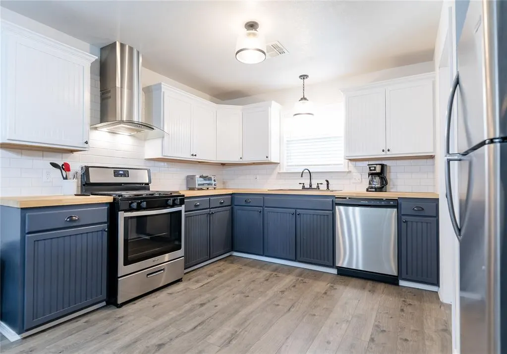 Photo 4 — 423 W Jefferson Street, Mangum, OK 73554