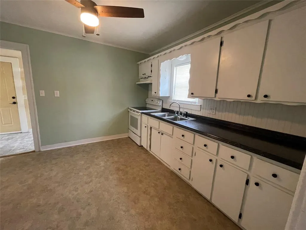 Photo 14 — 1415 N Jim Thorpe Boulevard, Prague, OK 74864