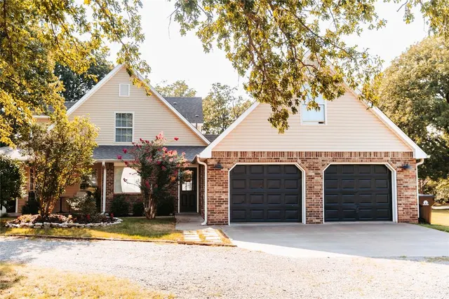 Photo 3 — 2018 Primrose Lane, Chandler, OK 74834