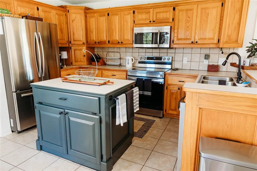 Photo 9 — 2018 Primrose Lane, Chandler, OK 74834