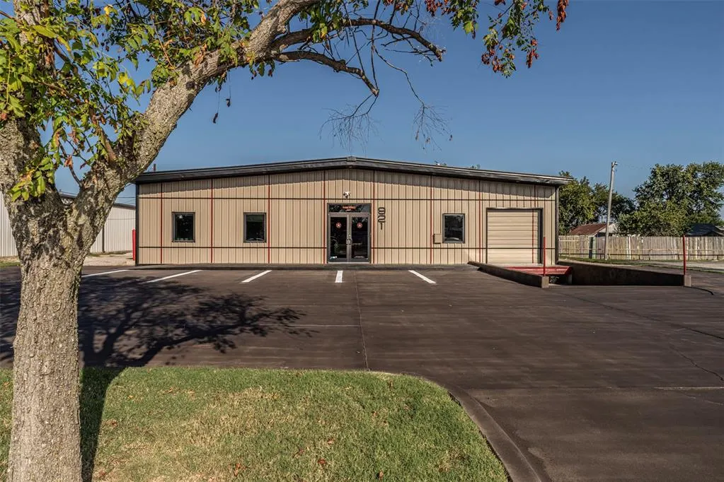 Front exterior — 921 N LAHOMA Avenue, Norman, OK 73069