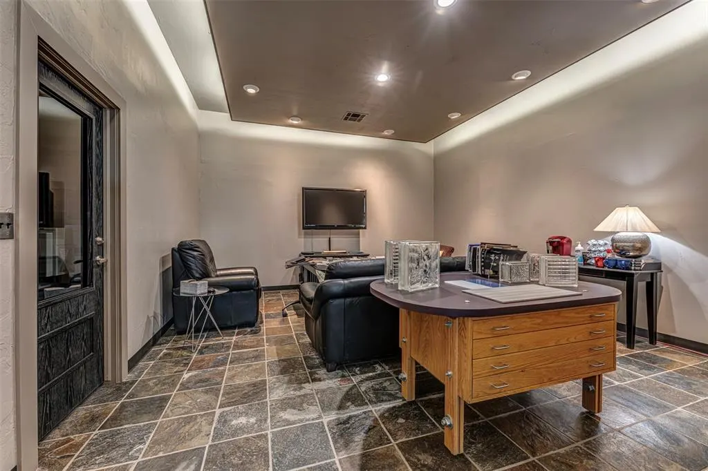 Photo 10 — 921 N LAHOMA Avenue, Norman, OK 73069