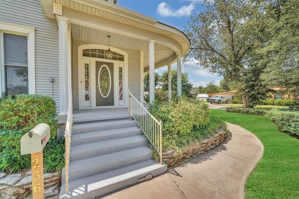 Photo 3 — 236 W Polk Street, Mangum, OK 73554
