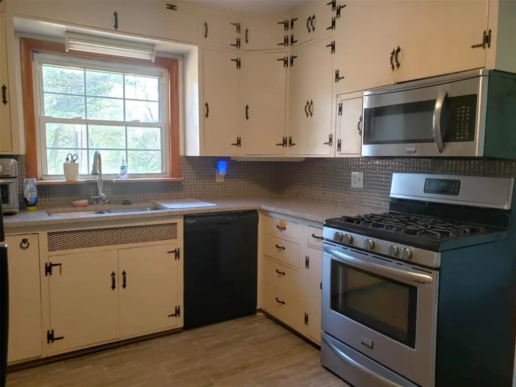 Photo 6 — 304 Country Club Drive, Holdenville, OK 74848