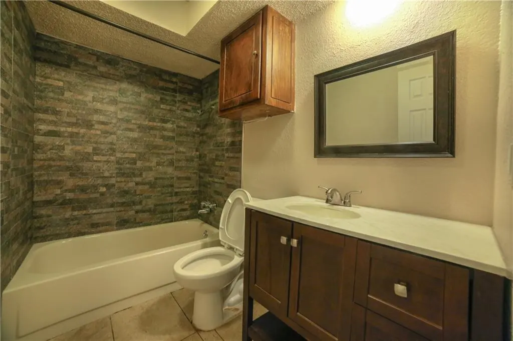Photo 4 — 8805 Saint George Way, Oklahoma City, OK 73110