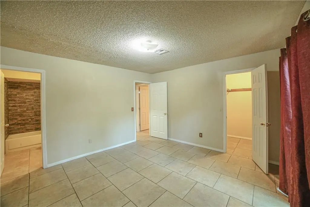 Photo 5 — 8805 Saint George Way, Oklahoma City, OK 73110