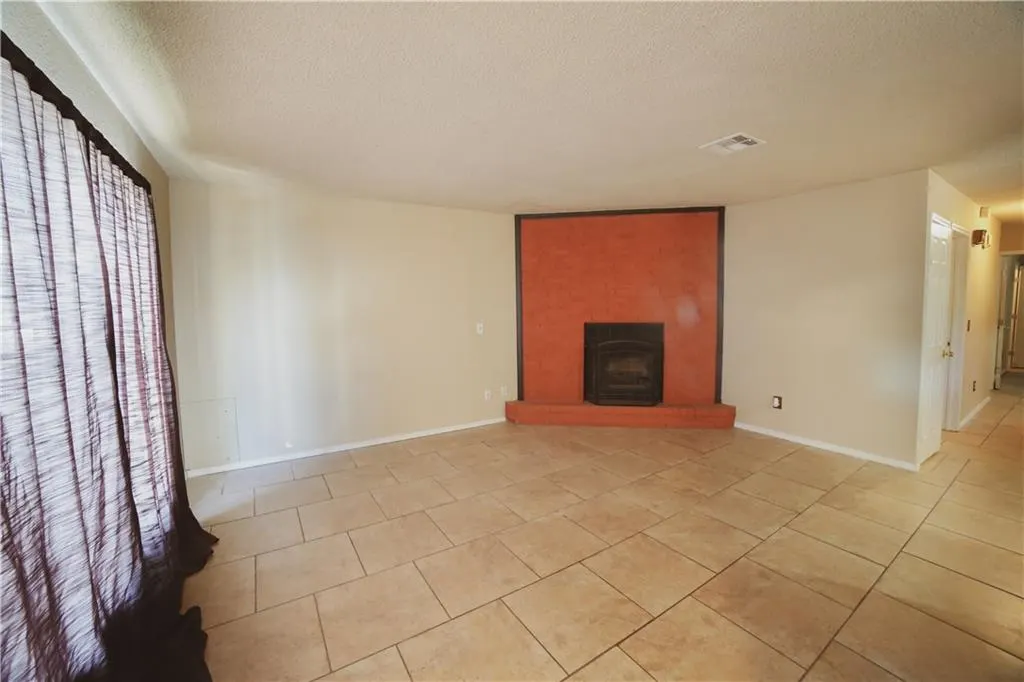 Photo 9 — 8805 Saint George Way, Oklahoma City, OK 73110