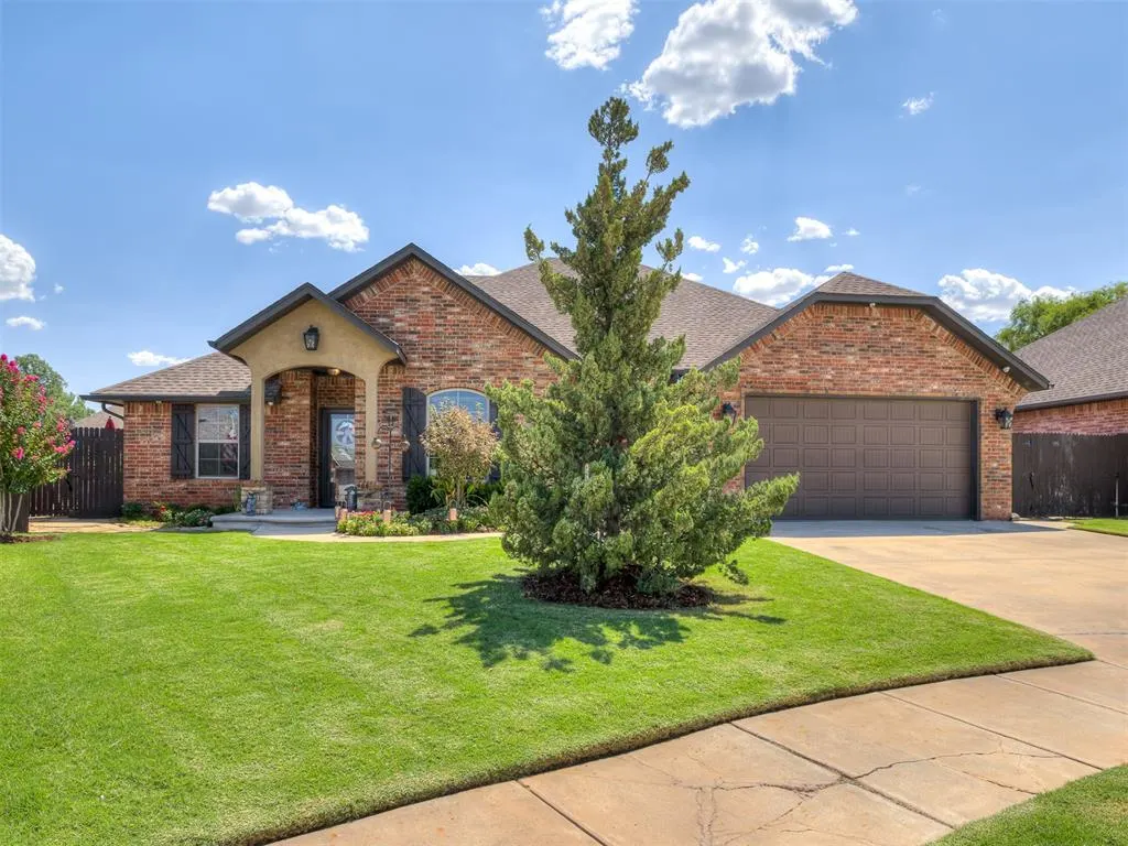 Front exterior — 534 W Chickasaw Court Way, Mustang, OK 73064