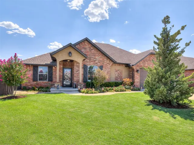 Photo 2 — 534 W Chickasaw Court Way, Mustang, OK 73064