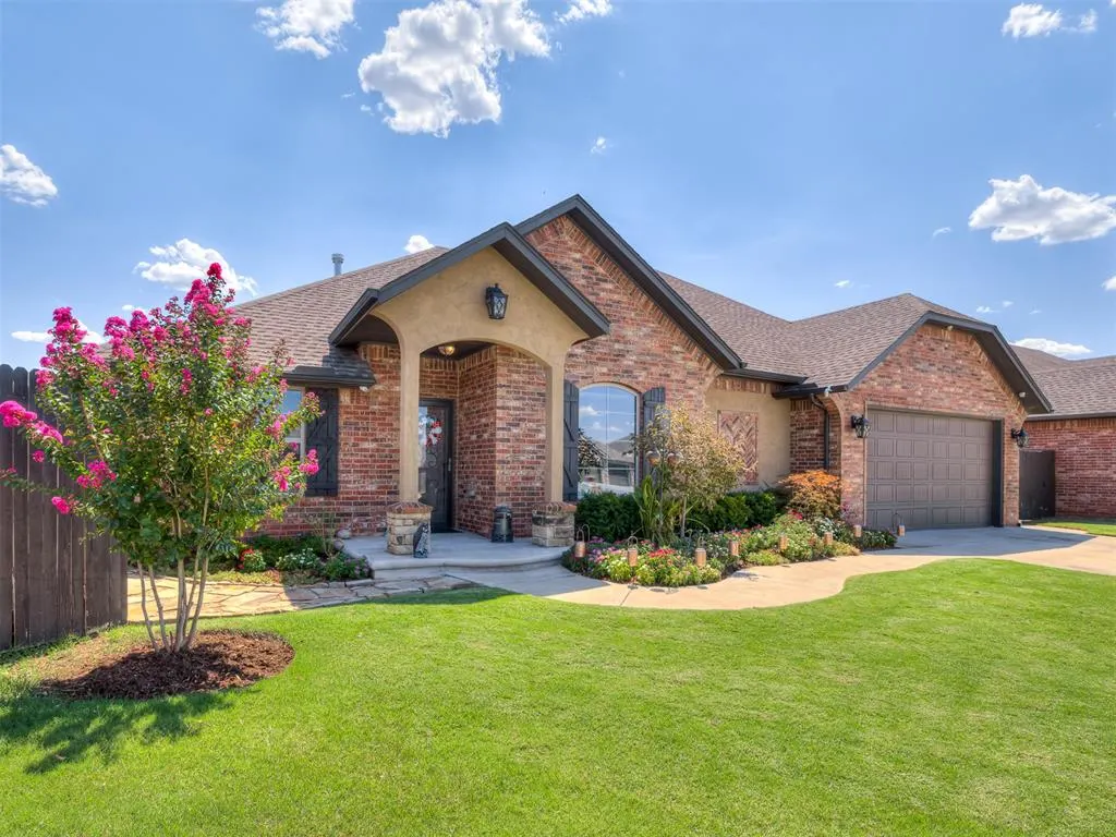 Photo 3 — 534 W Chickasaw Court Way, Mustang, OK 73064