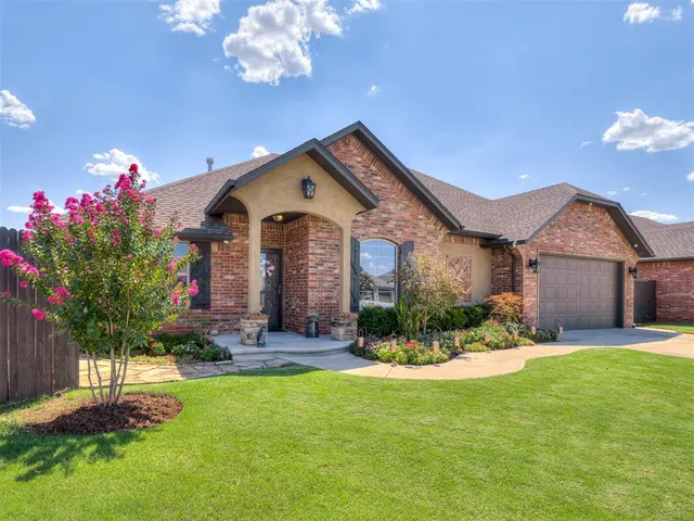 Photo 3 — 534 W Chickasaw Court Way, Mustang, OK 73064
