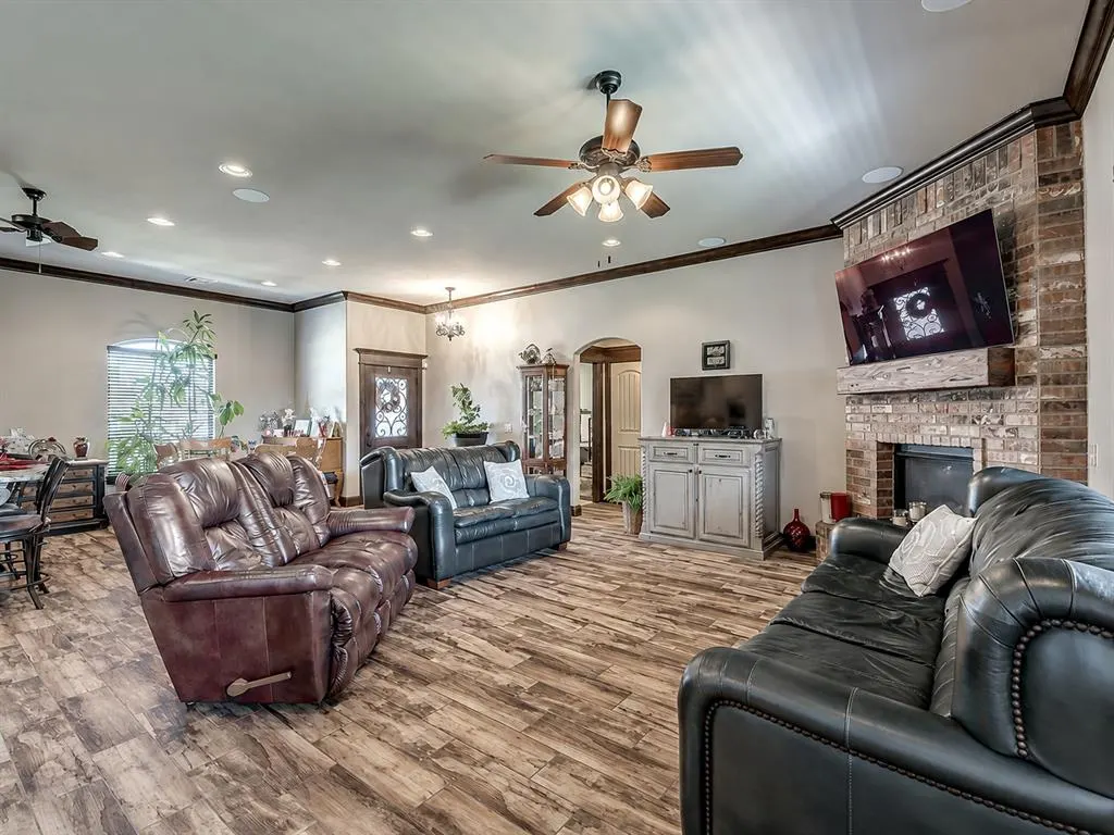 Photo 6 — 534 W Chickasaw Court Way, Mustang, OK 73064