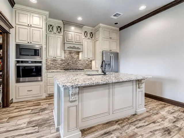Photo 8 — 534 W Chickasaw Court Way, Mustang, OK 73064