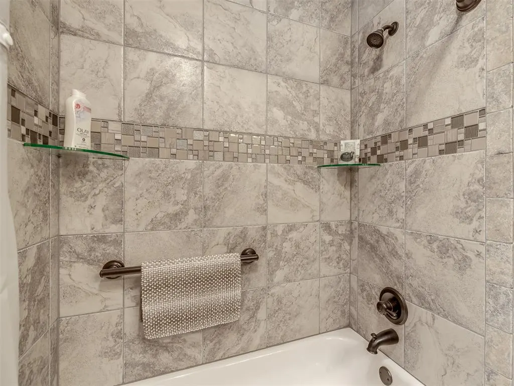 Photo 14 — 534 W Chickasaw Court Way, Mustang, OK 73064