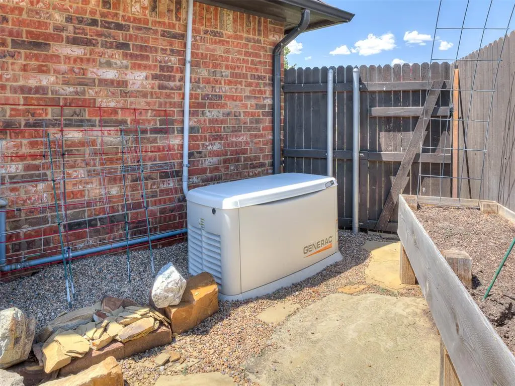 Photo 24 — 534 W Chickasaw Court Way, Mustang, OK 73064