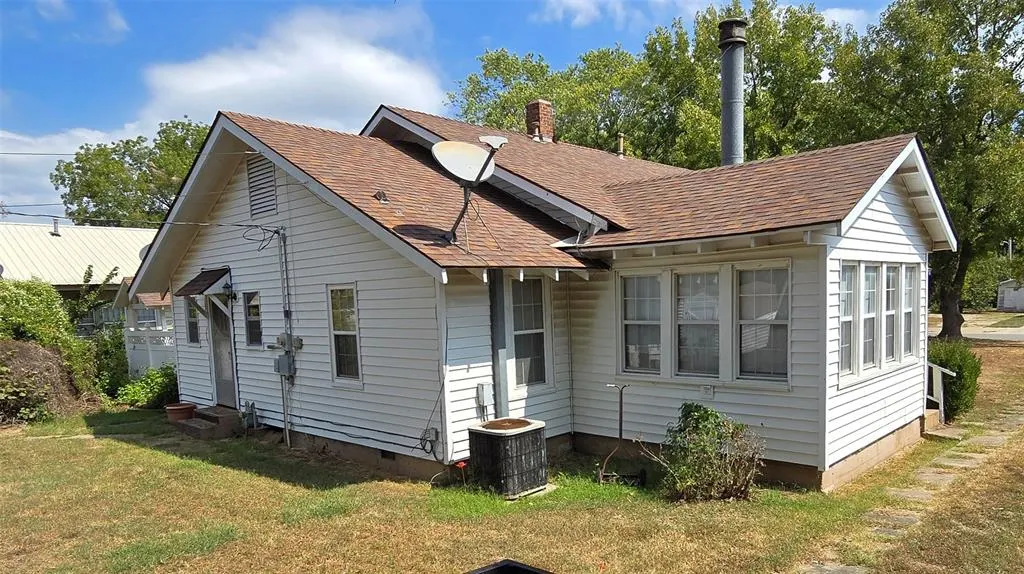 Photo 5 — 219 S 5th Street, Okemah, OK 74859