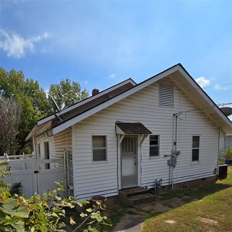 Photo 6 — 219 S 5th Street, Okemah, OK 74859