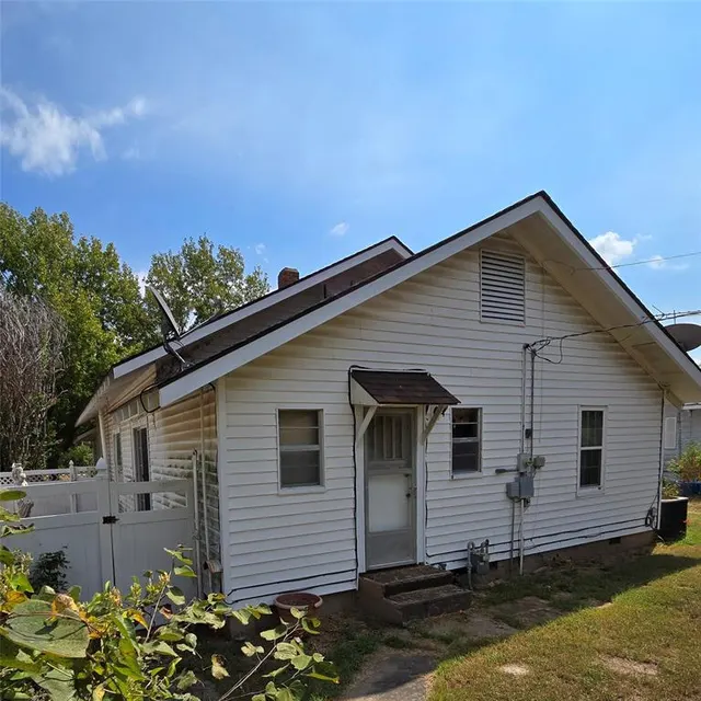 Photo 6 — 219 S 5th Street, Okemah, OK 74859