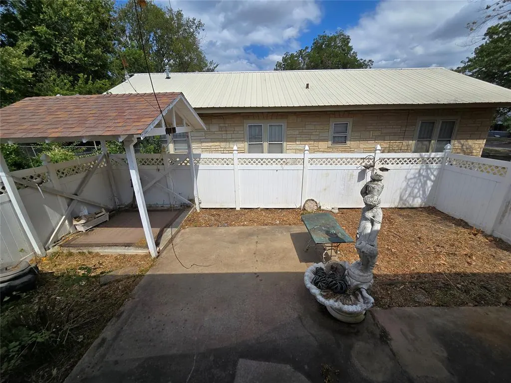 Photo 7 — 219 S 5th Street, Okemah, OK 74859