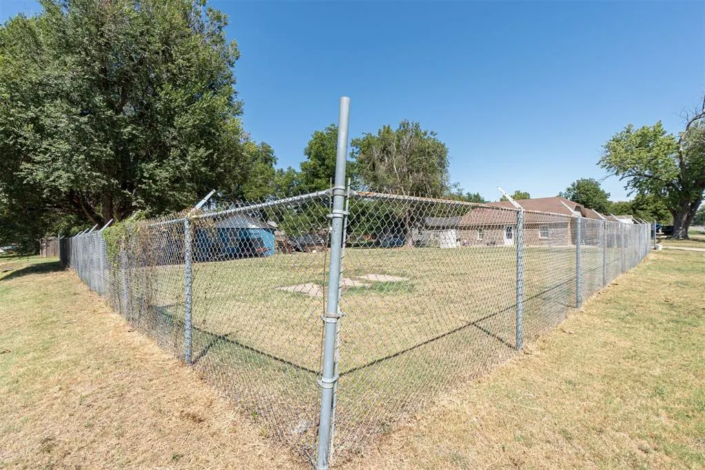 Photo 2 — 2502 N Adams Street, Enid, OK 73701