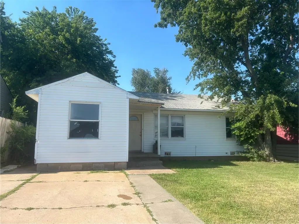 Front exterior — 805 NW 66 Street, Oklahoma City, OK 73116