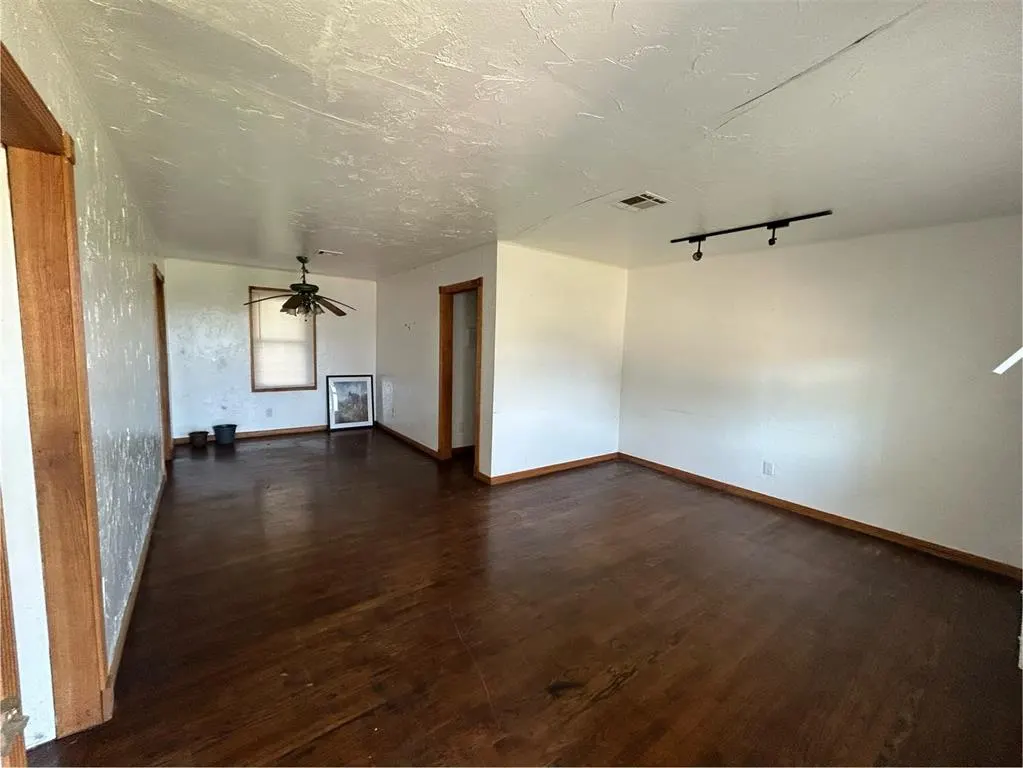 Photo 2 — 805 NW 66 Street, Oklahoma City, OK 73116