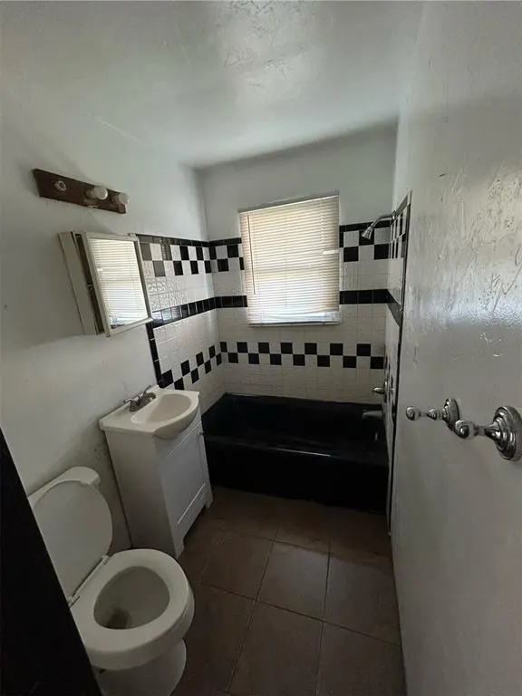 Photo 3 — 805 NW 66 Street, Oklahoma City, OK 73116