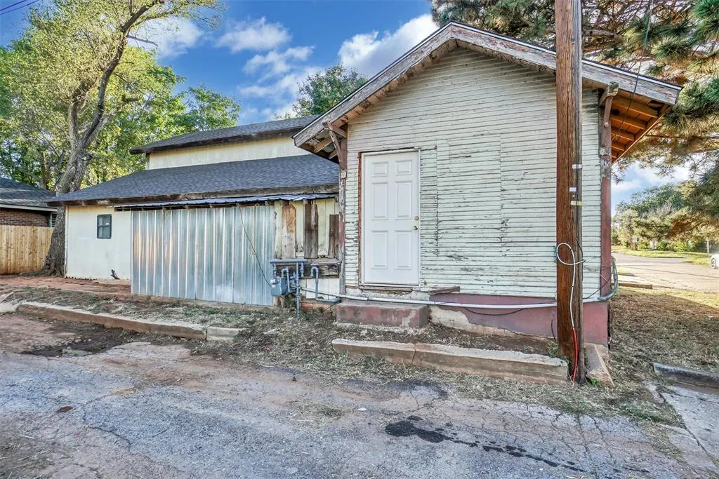 Photo 20 — 914 Court Avenue, Clinton, OK 73601