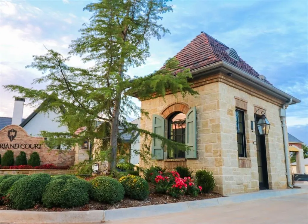 Photo 3 — 1100 Cumberland Court, Nichols Hills, OK 73116