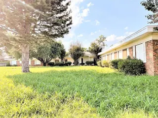 Sold home at 1402 E Independence Avenue