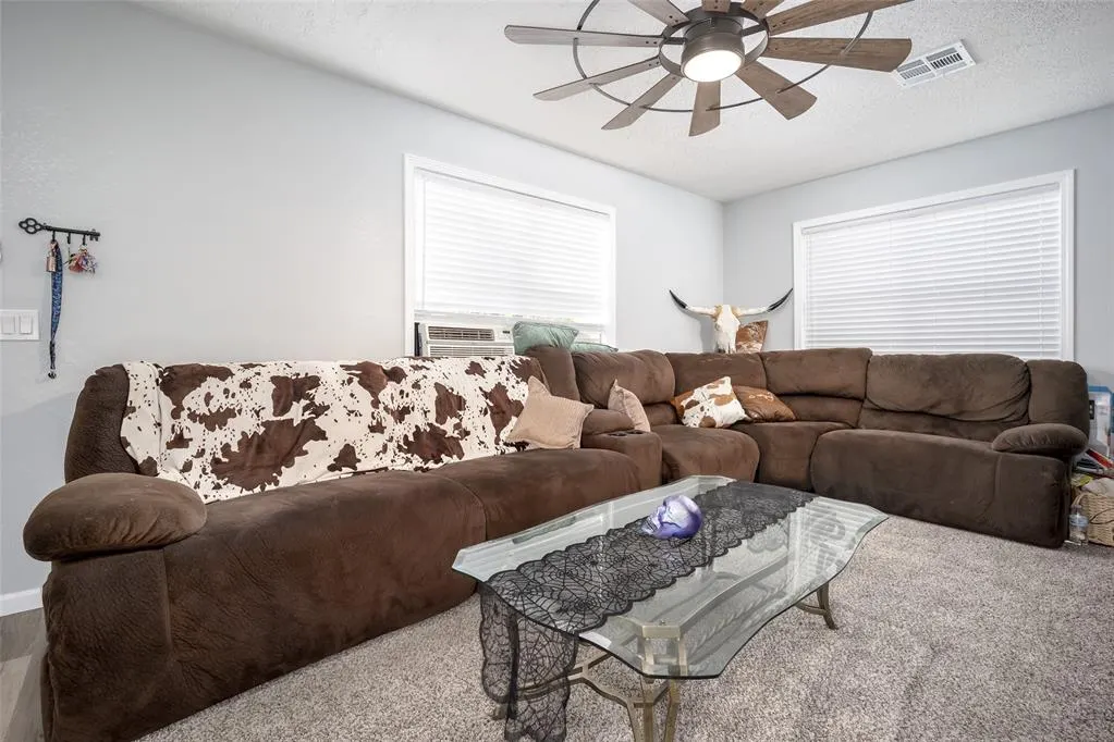 Photo 7 — 609 SW 6th Street, Lindsay, OK 73052