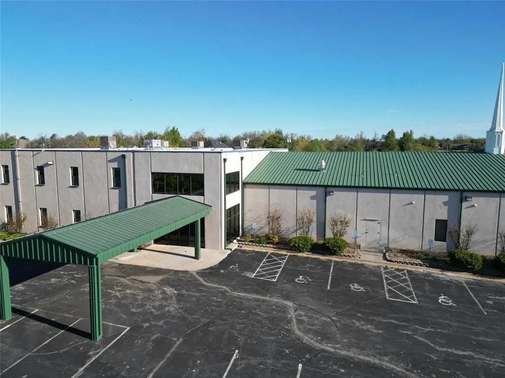 Photo 8 — 10901 S Santa Fe Avenue, Oklahoma City, OK 73170
