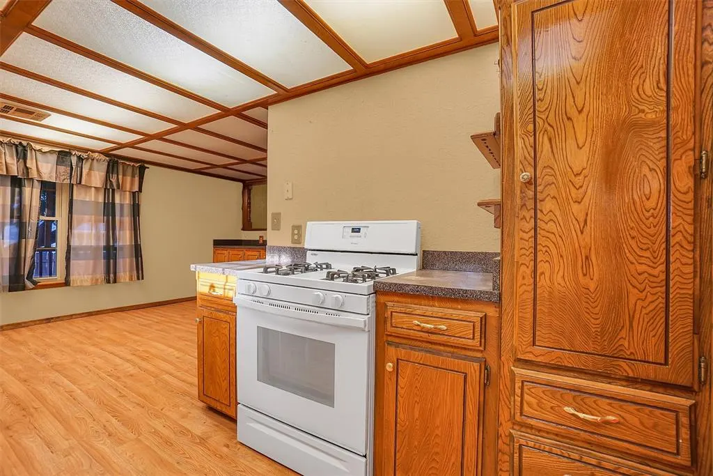 Photo 15 — 420 W 8th Street, Cordell, OK 73632