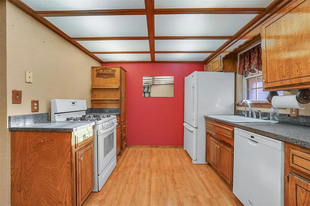 Photo 16 — 420 W 8th Street, Cordell, OK 73632