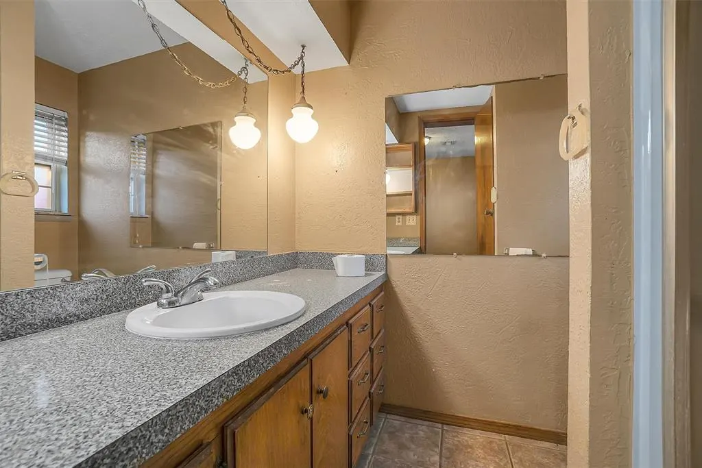 Photo 22 — 420 W 8th Street, Cordell, OK 73632