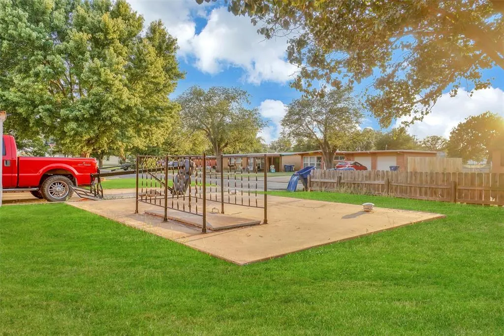 Photo 33 — 420 W 8th Street, Cordell, OK 73632