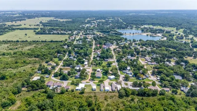 Photo 5 — 713 Terrace Place, Sulphur, OK 73086