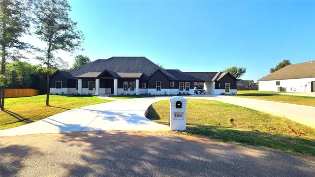 Photo 2 — 1308 W Harvard Way, Mustang, OK 73064