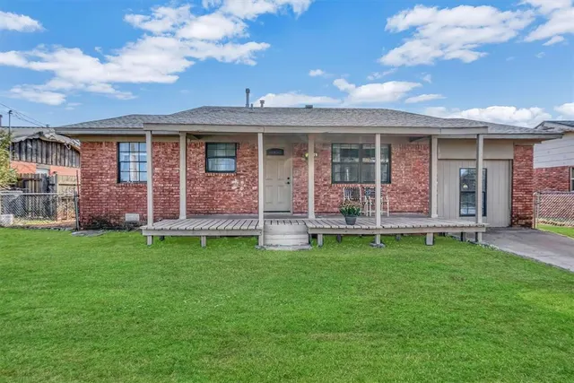 Front exterior — 206 Denise Drive, Burns Flat, OK 73647