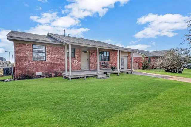 Photo 2 — 206 Denise Drive, Burns Flat, OK 73647