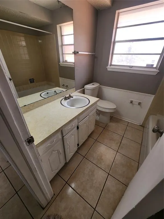 Photo 6 — 5300 Creekwood Terrace, Oklahoma City, OK 73135