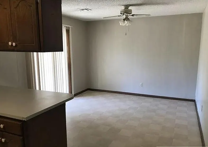 Photo 3 — 4501 Meadowpark Drive, Midwest City, OK 73110