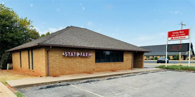 Photo 2 — 520 S 30th Street, Clinton, OK 73601