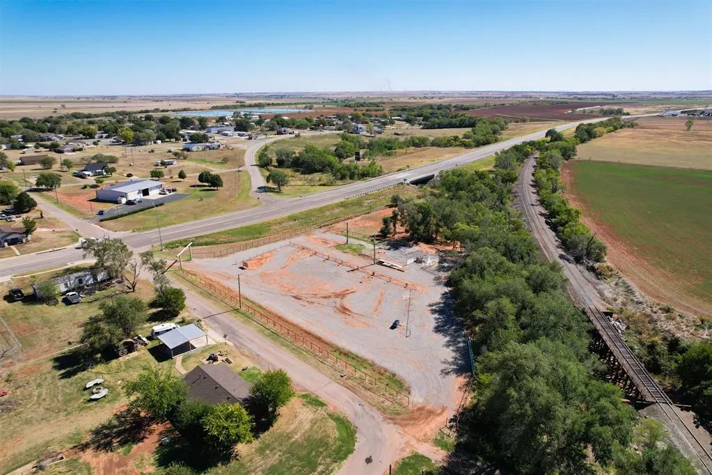 Front exterior — 301 E Caddo Street, Cordell, OK 73632