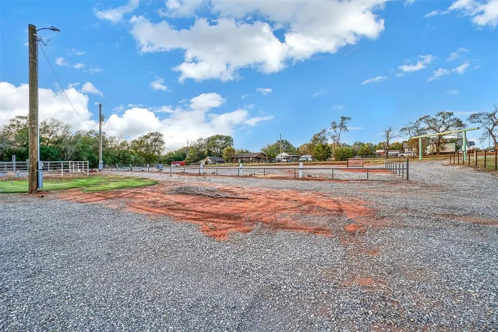 Photo 12 — 301 E Caddo Street, Cordell, OK 73632