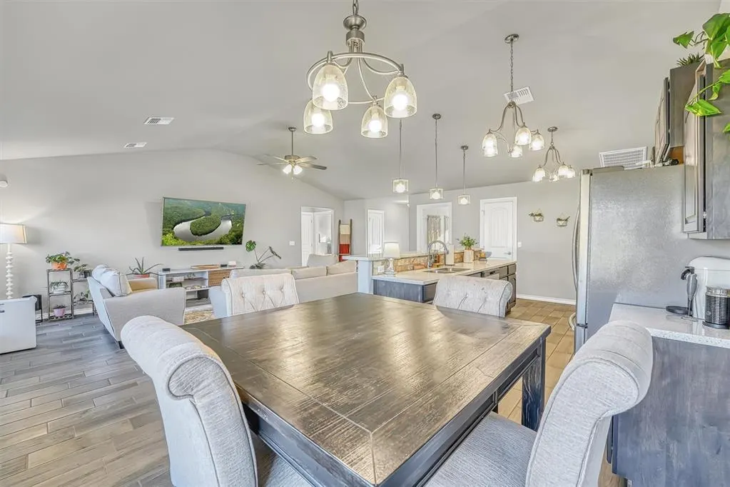 Photo 5 — 1809 Sommerset Place, Altus, OK 73521