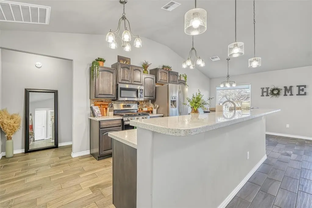 Photo 9 — 1809 Sommerset Place, Altus, OK 73521