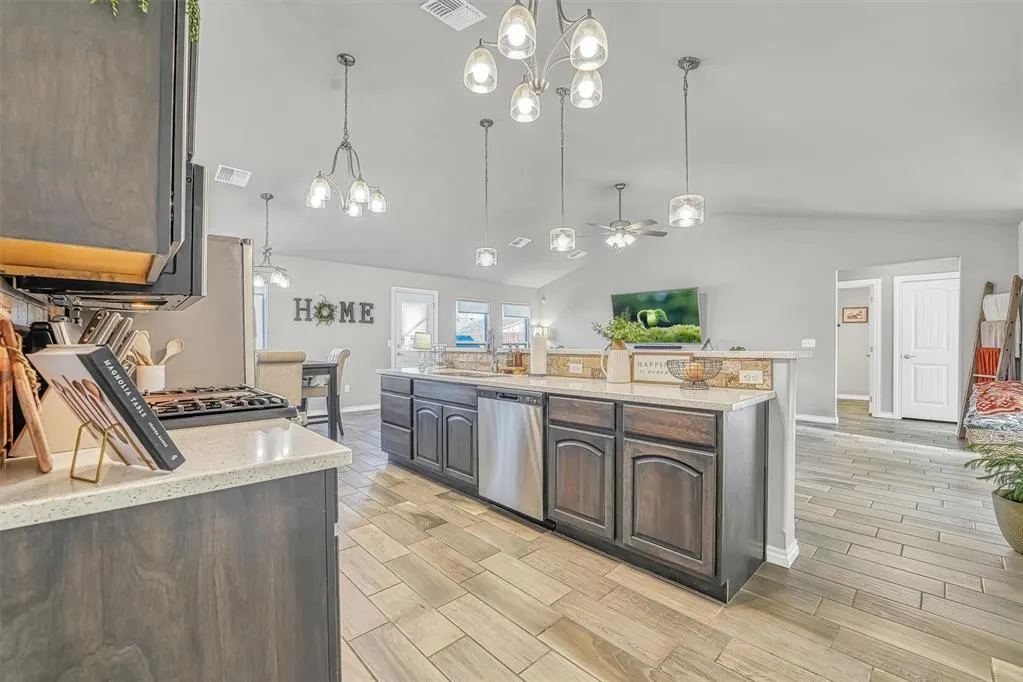 Photo 15 — 1809 Sommerset Place, Altus, OK 73521