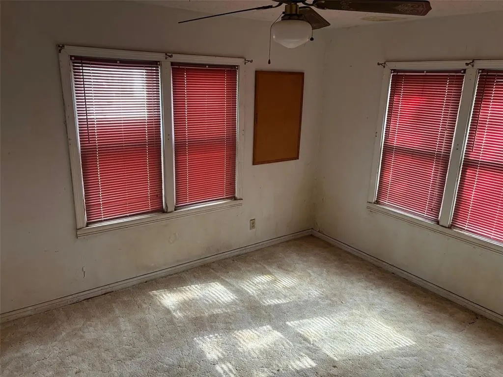 Photo 3 — 406 SW 6th Street, Lindsay, OK 73052