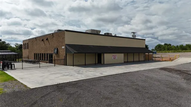 Photo 2 — 23894 S Frontage Road, Weatherford, OK 73096